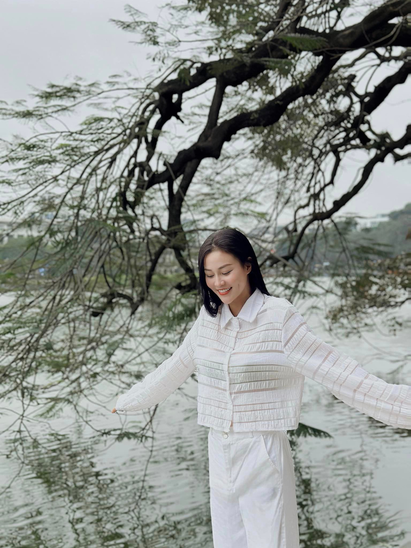 Quỳnh Châu tốt nghiệp Đại học Sân khấu Điện ảnh Hà Nội.