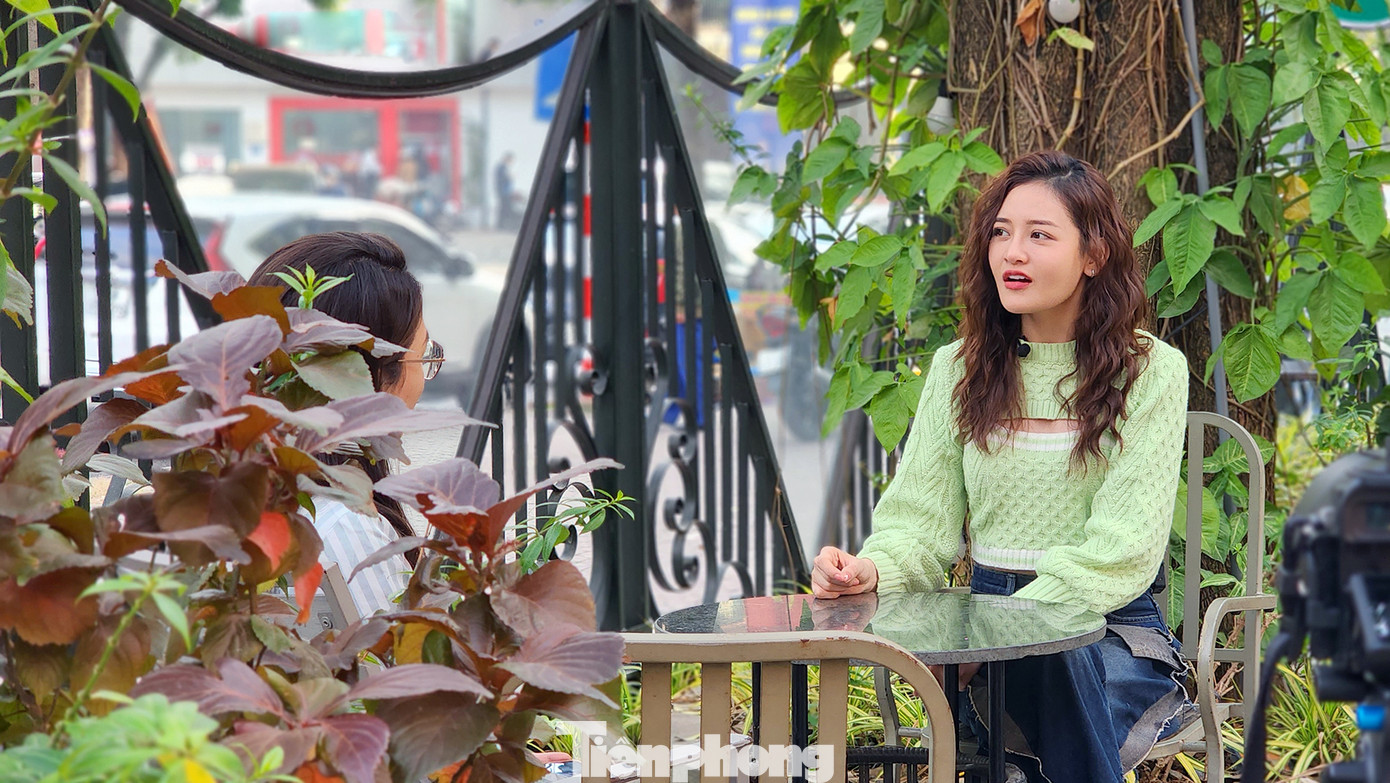 Thùy Anh khẳng định không ngại việc bị gán ghép với bạn diễn nam sau bộ phim. Cô cho rằng đó là tín hiệu cho thấy khán giả quan tâm, theo dõi phim, đặc biệt là thích thú với mối quan hệ trên tình bạn dưới tình yêu của hai nhân vật Ly và Minh Tú (Đình Tú). Ảnh: TRỌNG QUÂN.