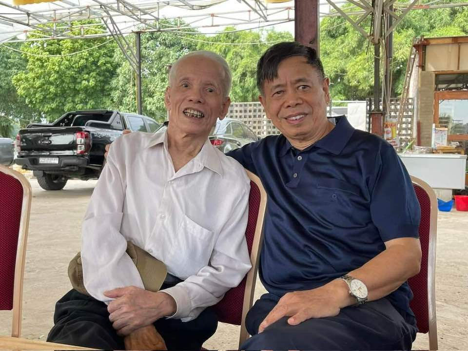 GS.TS Trần Thanh Hiệp (phải) và đạo diễn Nguyễn Khắc Lợi. GS.TS Trần Thanh Hiệp (phải) và đạo diễn Nguyễn Khắc Lợi.