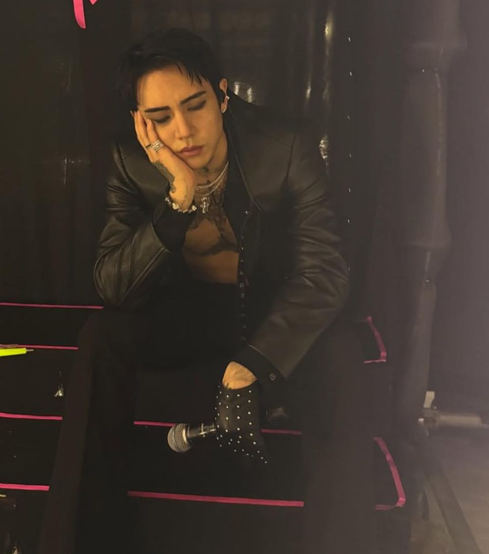 DPR Ian khoe ảnh hậu trường và thưởng thức phở sau concert. DPR Ian khoe ảnh hậu trường và thưởng thức phở sau concert.