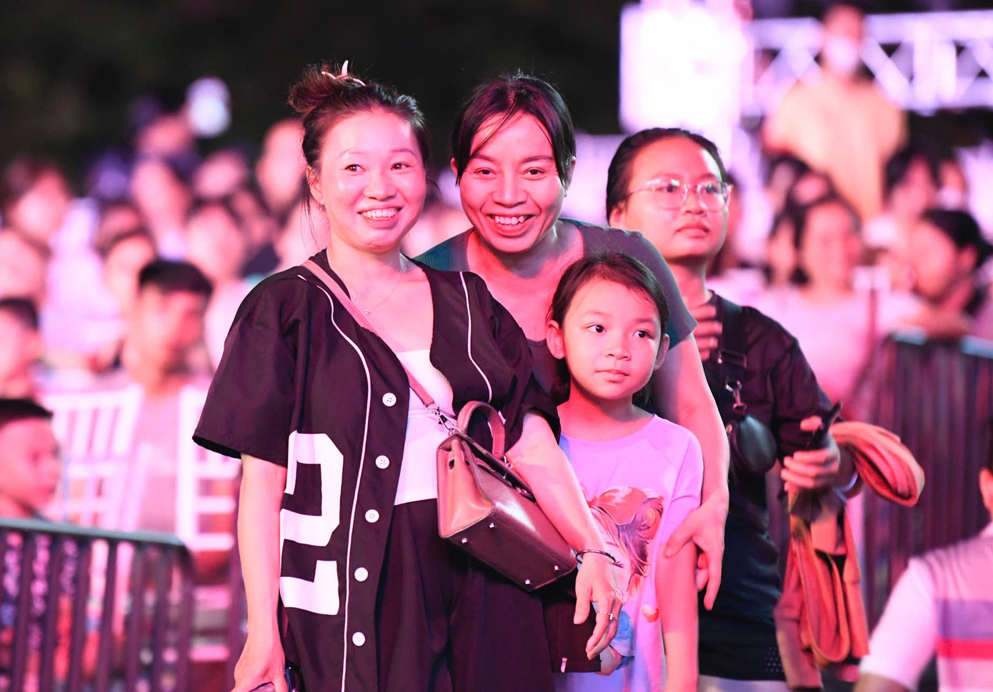 Thí sinh cũng được tiếp thêm năng lượng khi khán giả cổ vũ nhiệt tình.