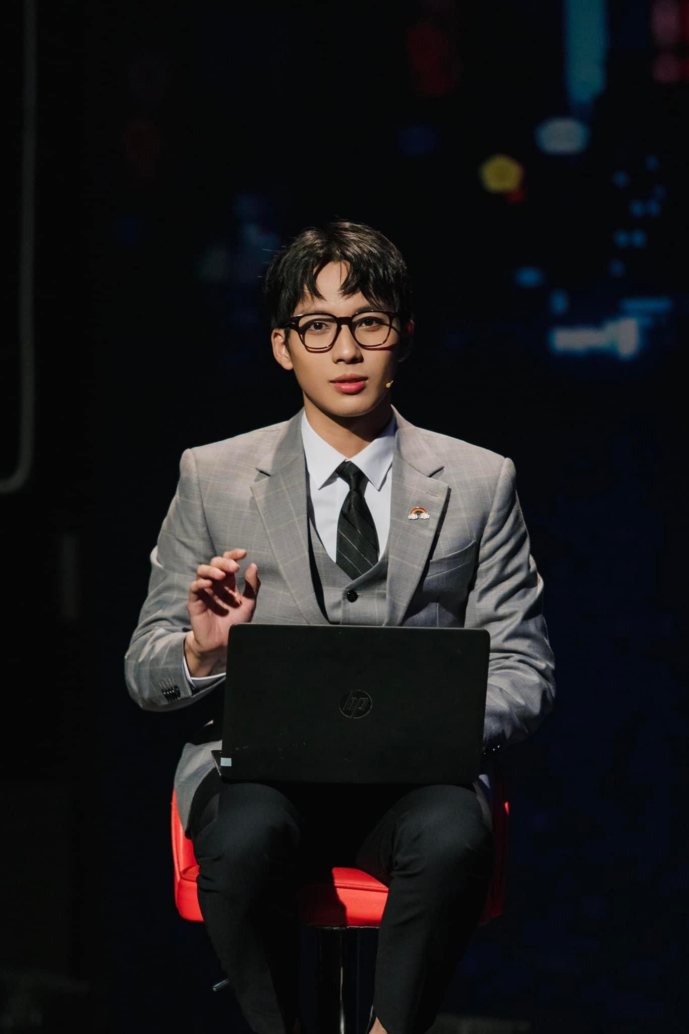 Vẻ ngoài điển trai giúp em trai Thanh Sơn ghi điểm với khán giả. Vẻ ngoài điển trai giúp em trai Thanh Sơn ghi điểm với khán giả.