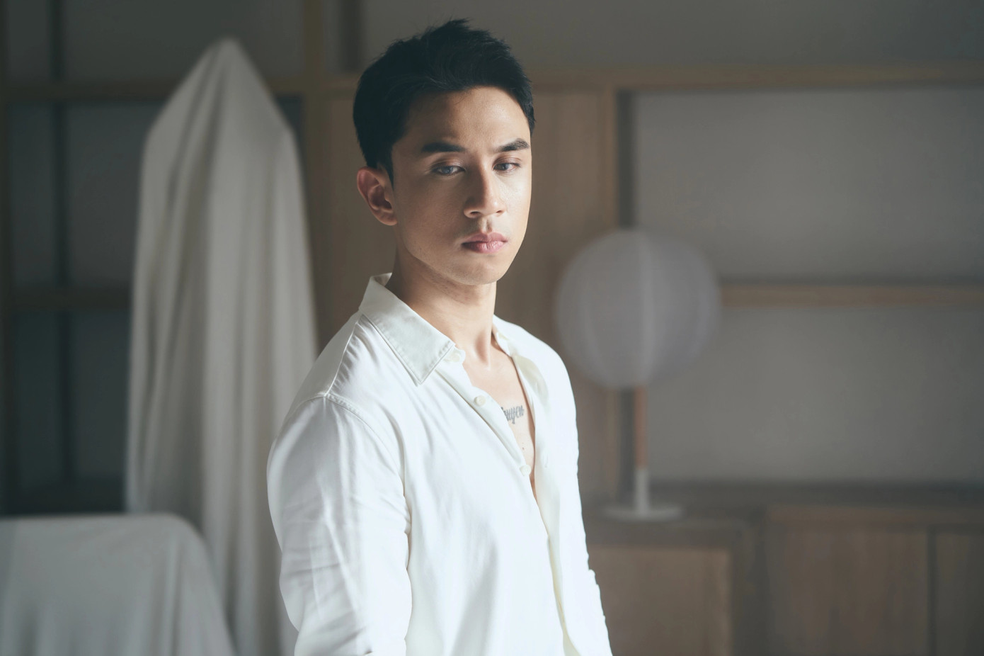 Dương Edward bị kiện vì sử dụng ca khúc do HT Production nắm bản quyền để đăng tải trên các nền tảng mạng chưa xin phép. Dương Edward bị kiện vì sử dụng ca khúc do HT Production nắm bản quyền để đăng tải trên các nền tảng mạng chưa xin phép.