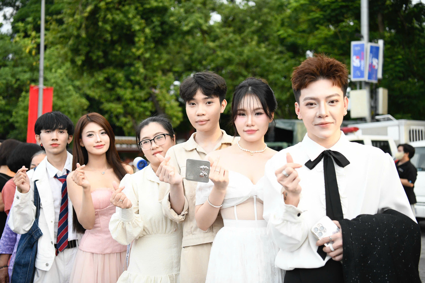 Đêm chung kết Hoa hậu Việt Nam 2024 diễn ra từ 20h tối 27/6 tại sân khấu mặt nước, khu vực bia Quốc học Huế (TP Huế). Trong đêm chung kết, 25 thí sinh trình diễn trong trang phục áo dài, áo tắm và váy dạ hội.