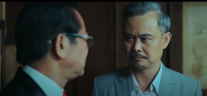 Hoàng Đức trấn an chú vợ sau khi Hiếu bị bắt. Ảnh: CMH. Hoàng Đức trấn an chú vợ sau khi Hiếu bị bắt. Ảnh: CMH.