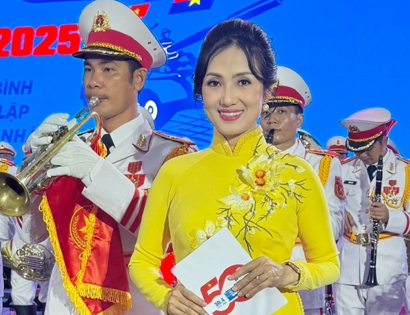 MC Phương Thảo dẫn dắt nhiều tiết mục trình diễn quan trọng vào sáng 30/4 tại TPHCM.
