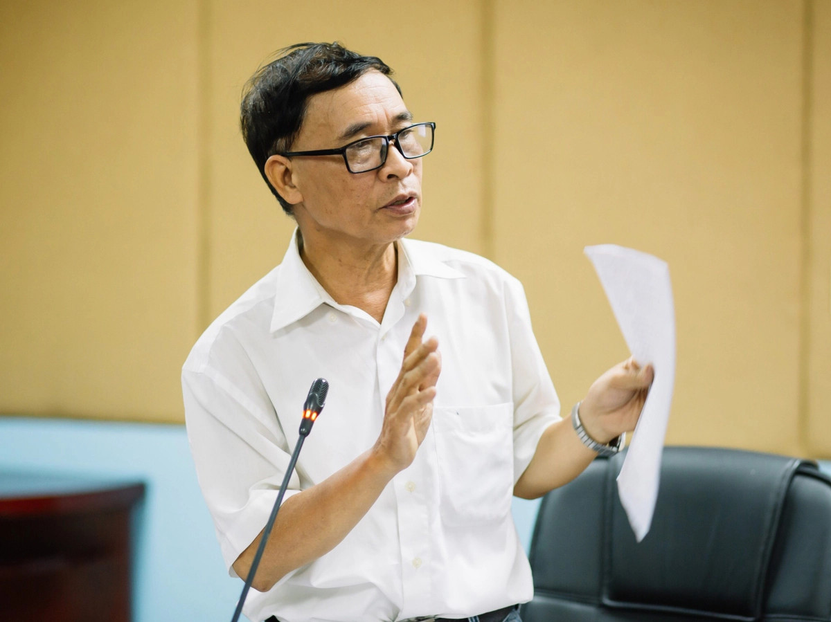 PGS.TS Phạm Văn Tình cởi mở trong việc thay đổi ngôn ngữ theo thời đại. PGS.TS Phạm Văn Tình cởi mở trong việc thay đổi ngôn ngữ theo thời đại.