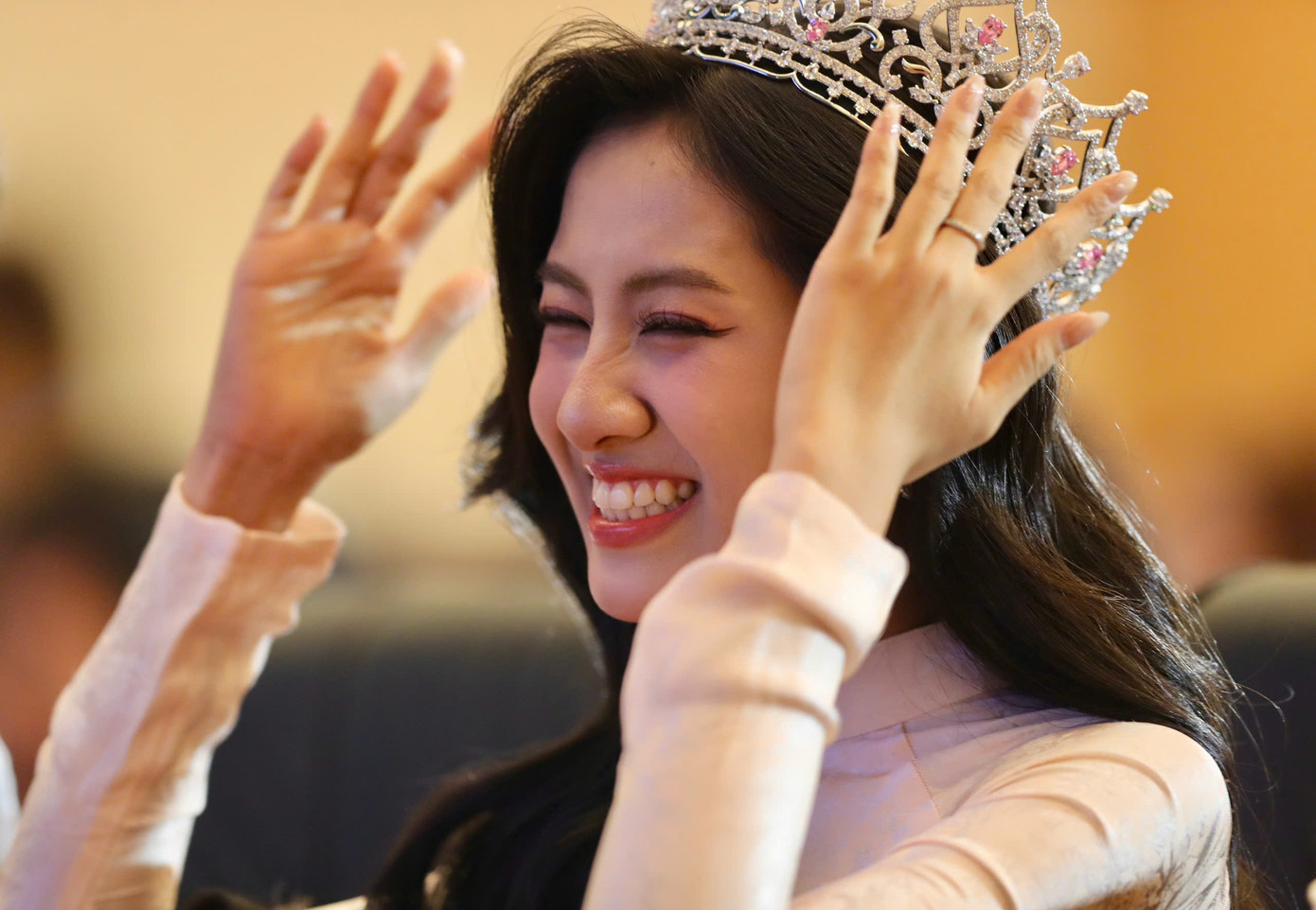 Cận nhan sắc Hoa hậu Hà Trúc Linh trong ngày trở lại trường. Cận nhan sắc Hoa hậu Hà Trúc Linh trong ngày trở lại trường.