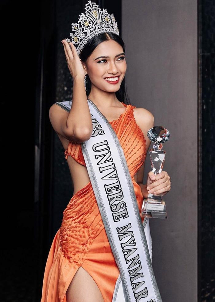 Thuzar Wint Lwin năm nay 22 tuổi, cô vừa đăng quang Miss Universe Myanmar 2020 vào cuối năm ngoái. Người đẹp sở hữu nhan sắc ngọt ngào, thân hình gợi cảm với chiều cao 1,7m cùng số đo ba vòng 86-60-88 cm