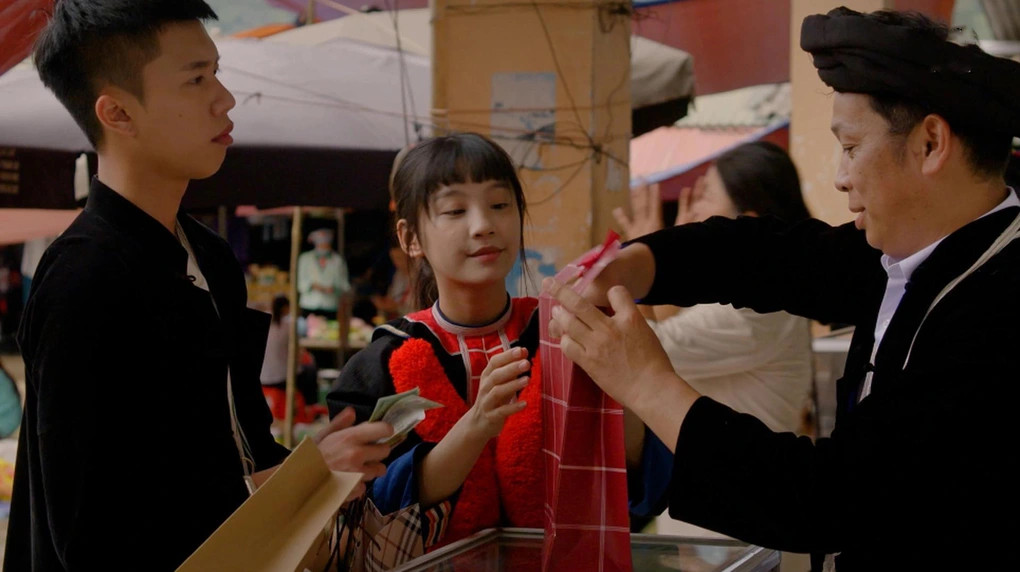 Chải luôn chiều theo ý Pu, sẵn sàng đưa hết tiền khi cô cần. Chải luôn chiều theo ý Pu, sẵn sàng đưa hết tiền khi cô cần.