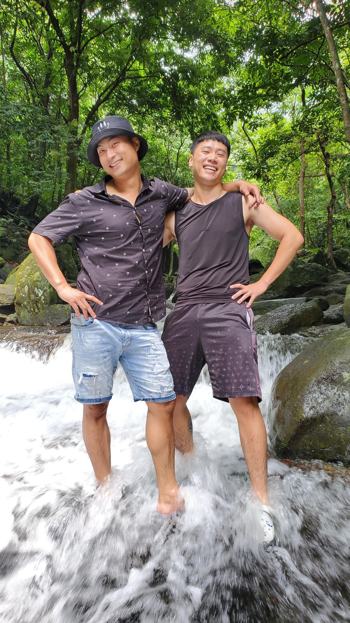 Nam diễn viên không ngại bất cứ tạo hình nào.