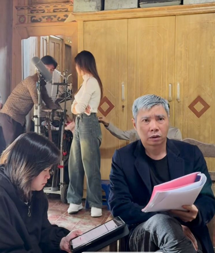 NSND Công Lý ở bối cảnh phim mới. NSND Công Lý ở bối cảnh phim mới.