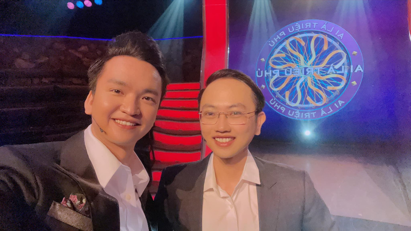 MC của &quot;Chuyển động 24h&quot; chia sẻ hình ảnh bên người bạn đồng hành với anh trong cuộc thi.