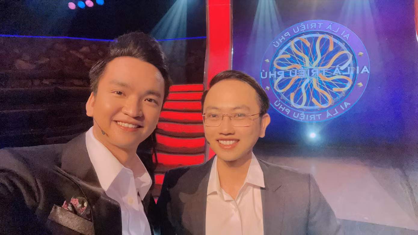 MC của "Chuyển động 24h" chia sẻ hình ảnh bên người bạn đồng hành với anh trong cuộc thi.