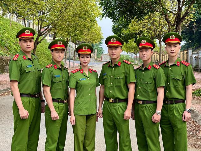 Bộ phim hình sự Đấu trí lấy cảm hứng từ những sự kiện mang tính thời sự, những đại án kinh tế &quot;nóng&quot; trong thời gian qua. Đạo diễn Nguyễn Danh Dũng đặt niềm tin ở những cái tên đình đám như NSND Trung Anh, NSƯT Trịnh Mai Nguyên, nghệ sĩ Vĩnh Xương, Tú Oanh, Nguyệt Hằng... cùng dàn diễn viên trẻ thực lực với Xuân Phúc, Thanh Sơn, Duy Khánh, Phan Thắng, Lương Thu Trang, Anh Đào....