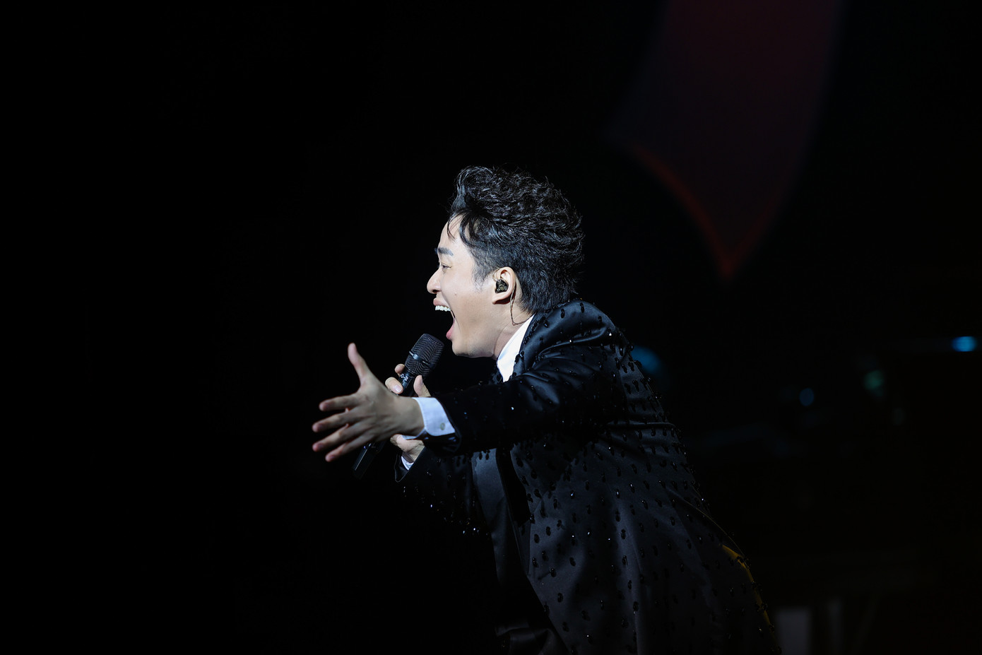 Tùng Dương chọn hát ca khúc Hư ảo đầu tiên. Ảnh: BTC. Tùng Dương chọn hát ca khúc Hư ảo đầu tiên. Ảnh: BTC.