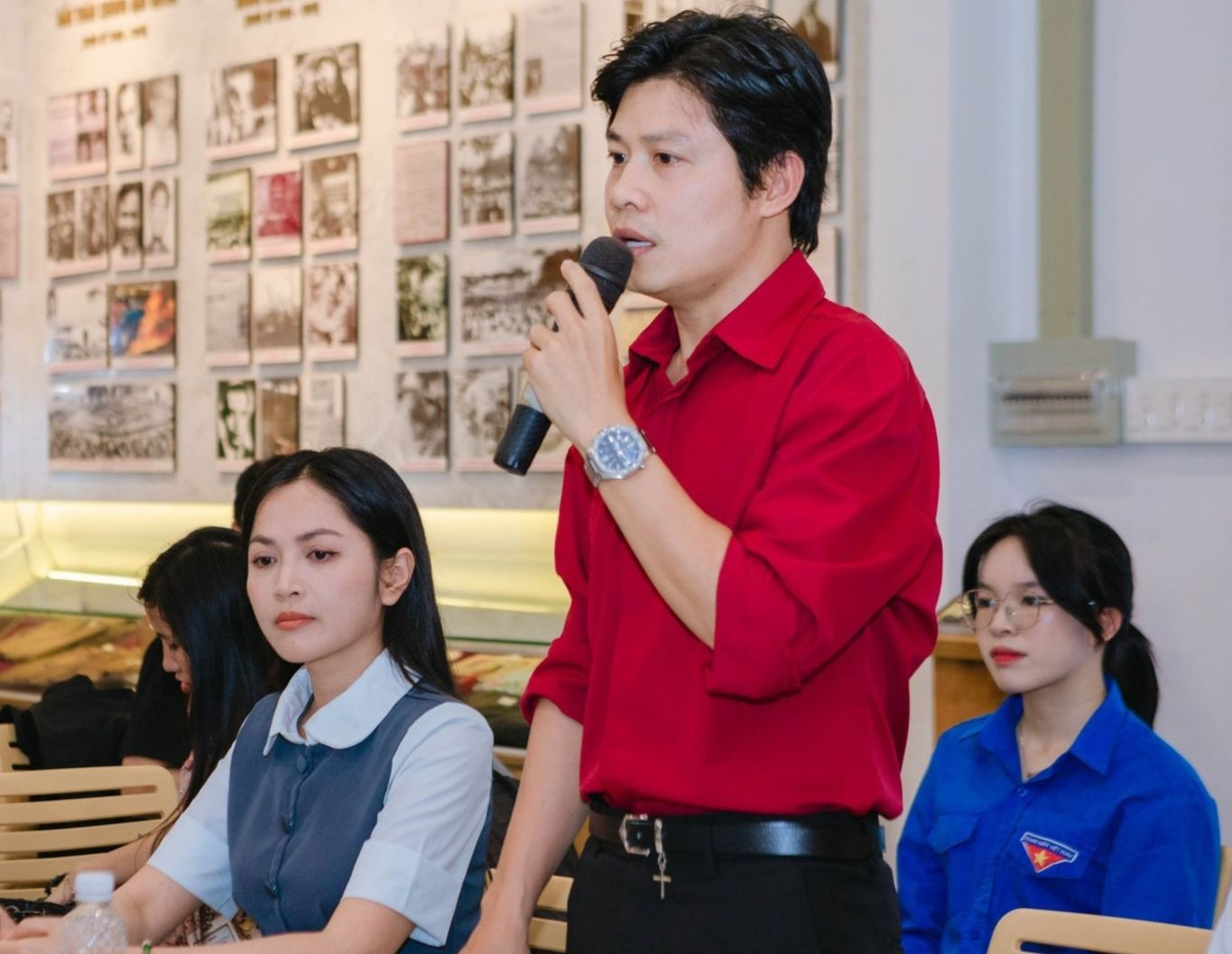 Nhạc sĩ Nguyễn Văn Chung và ca sĩ Nguyễn Duyên Quỳnh được tuyên dương vì lan tỏa tinh thần yêu nước qua ca khúc Viết tiếp câu chuyện hòa bình.