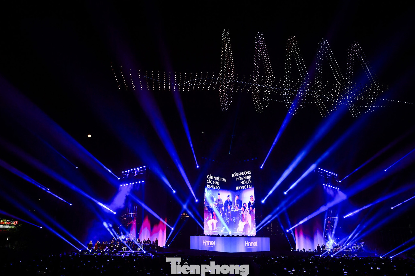 Các drone tạo hình ảnh 3D liên tiếp.