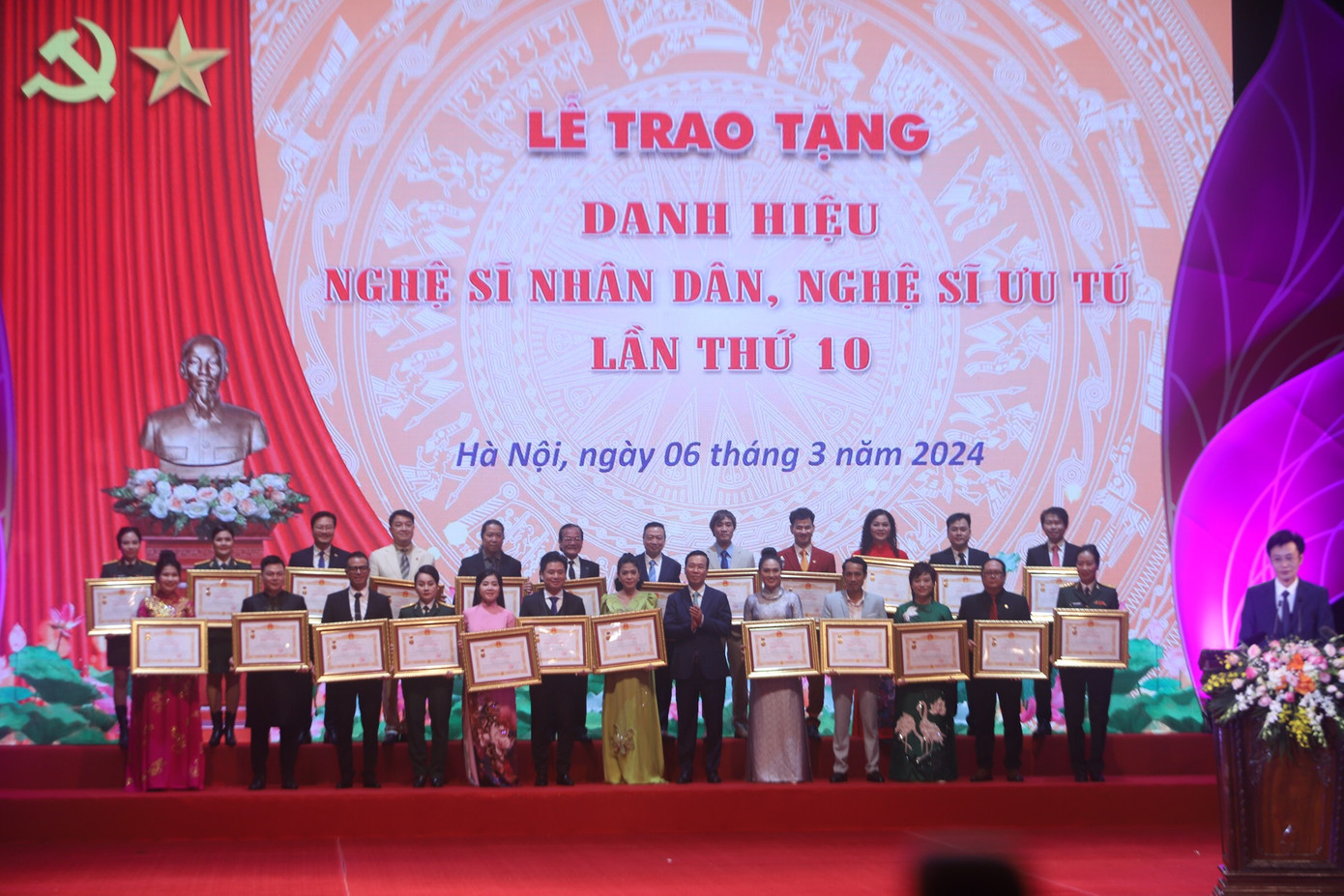 125 nghệ sĩ được tặng, truy tặng danh hiệu NSND. 125 nghệ sĩ được tặng, truy tặng danh hiệu NSND.