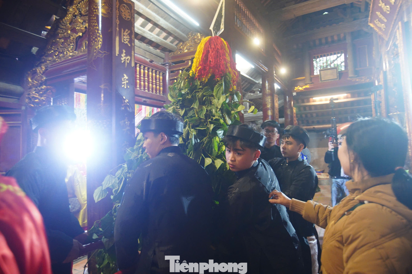 Lễ hội Gióng đền Sóc lưu giữ các nghi lễ độc đáo được lưu truyền từ nhiều đời nay và được UNESCO ghi danh Di sản phi vật thể đại diện của nhân loại. Lễ hội Gióng đền Sóc Sơn năm nay 2025 duy trì hai phần chính: phần lễ và phần hội.