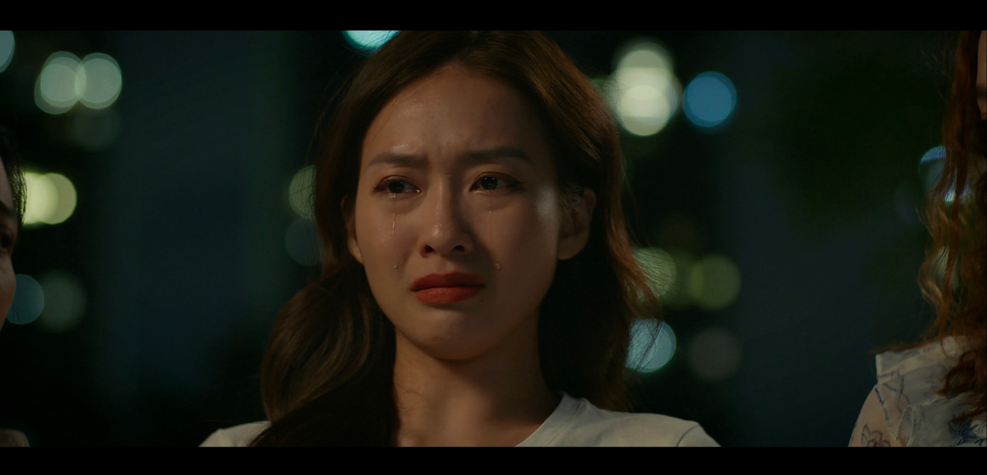 Cảnh quay khiến nữ diễn viên tốn nhiều nước mắt. Cảnh quay khiến nữ diễn viên tốn nhiều nước mắt.