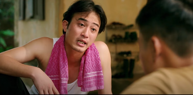 Mến chỉ cho Hiếu cách lấy lại bản lĩnh đàn ông. Ảnh: CMH. Mến chỉ cho Hiếu cách lấy lại bản lĩnh đàn ông. Ảnh: CMH.