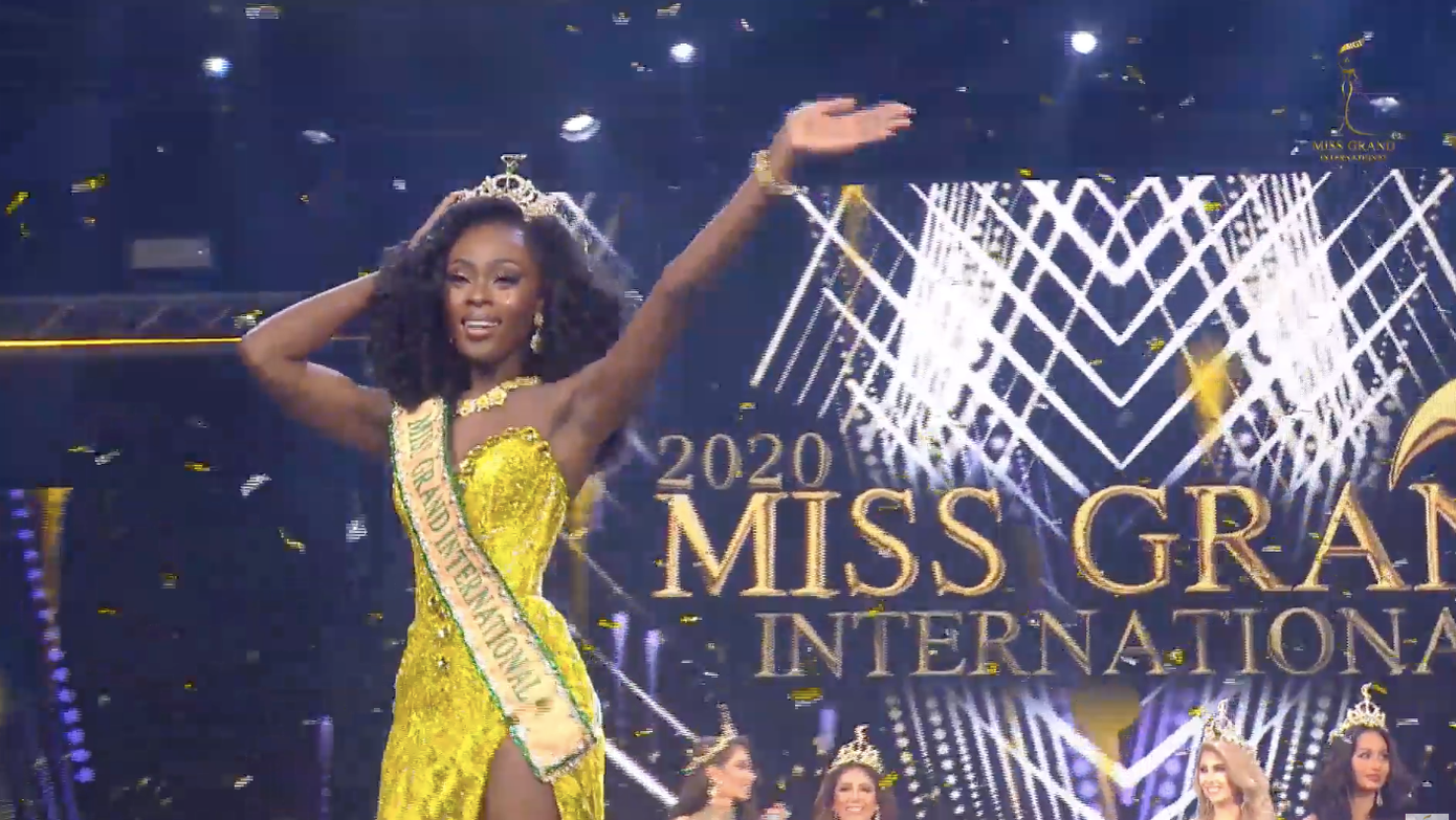 Khoảnh khắc đăng quang đầy xúc động Khoảnh khắc đăng quang đầy xúc động