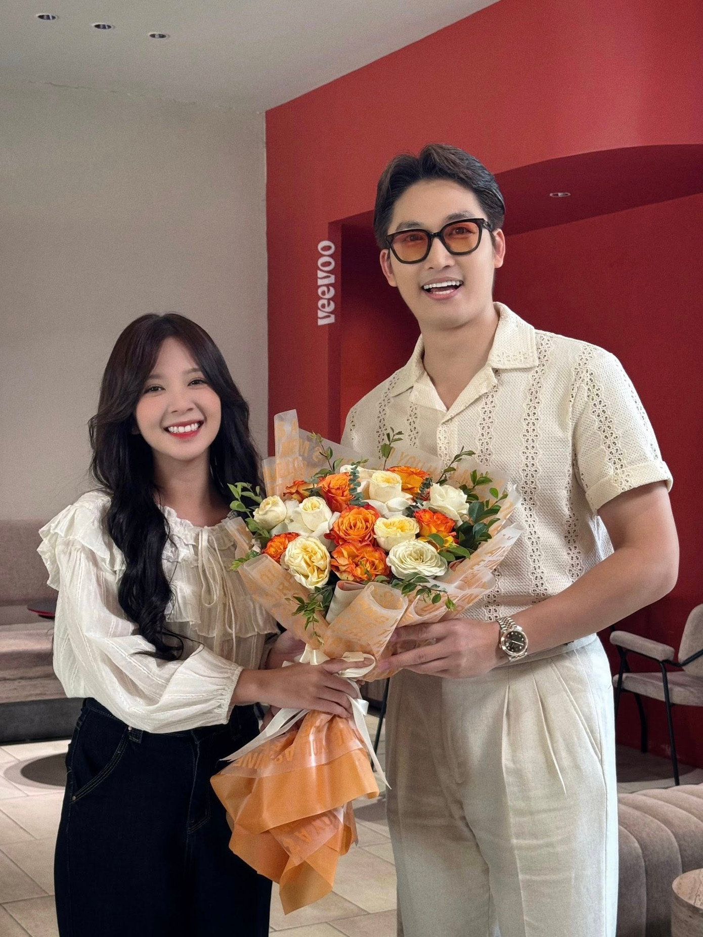 Đình Tú đóng vai phụ trong phim Cha tôi người ở lại. Đình Tú đóng vai phụ trong phim Cha tôi người ở lại.