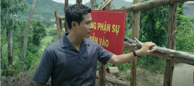 Sân golf có hàng rào bảo vệ tránh sự dòm ngó của người ngoài. Ảnh: CMH.