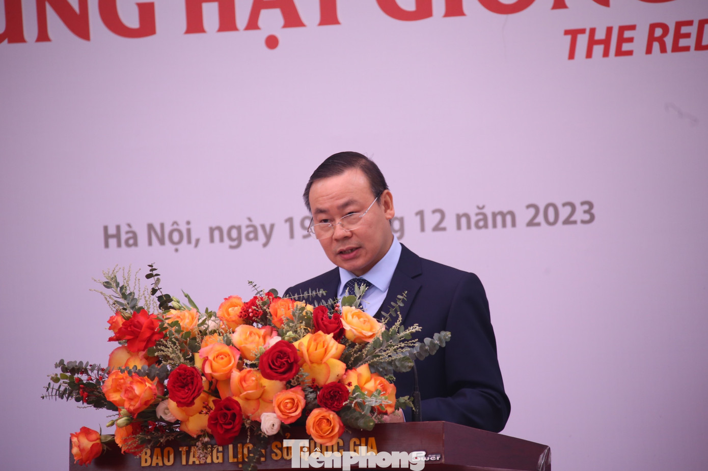 Nhân kỷ niệm 65 năm ra đời tác phẩm Đạo đức cách mạng của Chủ tịch Hồ Chí Minh (12/1958-12/2023), hướng tới kỷ niệm 94 năm ngày thành lập Đảng Cộng sản Việt Nam (3/2/1930-3/2/2024), Bảo tàng Lịch sử quốc gia phối hợp với Cục Lưu trữ Văn phòng T.Ư Đảng tổ chức trưng bày chuyên đề Những hạt giống đỏ.