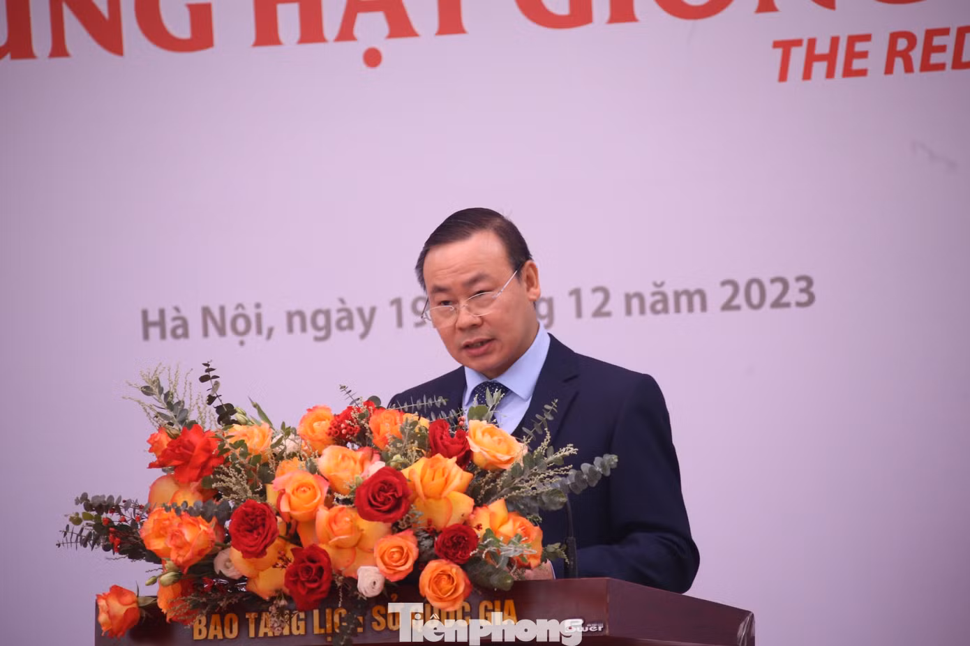 Nhân kỷ niệm 65 năm ra đời tác phẩm Đạo đức cách mạng của Chủ tịch Hồ Chí Minh (12/1958-12/2023), hướng tới kỷ niệm 94 năm ngày thành lập Đảng Cộng sản Việt Nam (3/2/1930-3/2/2024), Bảo tàng Lịch sử quốc gia phối hợp với Cục Lưu trữ Văn phòng T.Ư Đảng tổ chức trưng bày chuyên đề Những hạt giống đỏ.