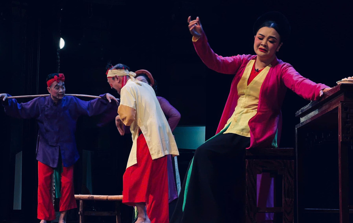 Khán giả ngồi kín Nhà hát Chèo Việt Nam xem vở Xúy Vân.