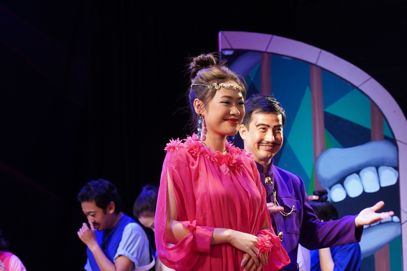 Không gian cổ tích ấn tượng, lộng lẫy. Không gian cổ tích ấn tượng, lộng lẫy.