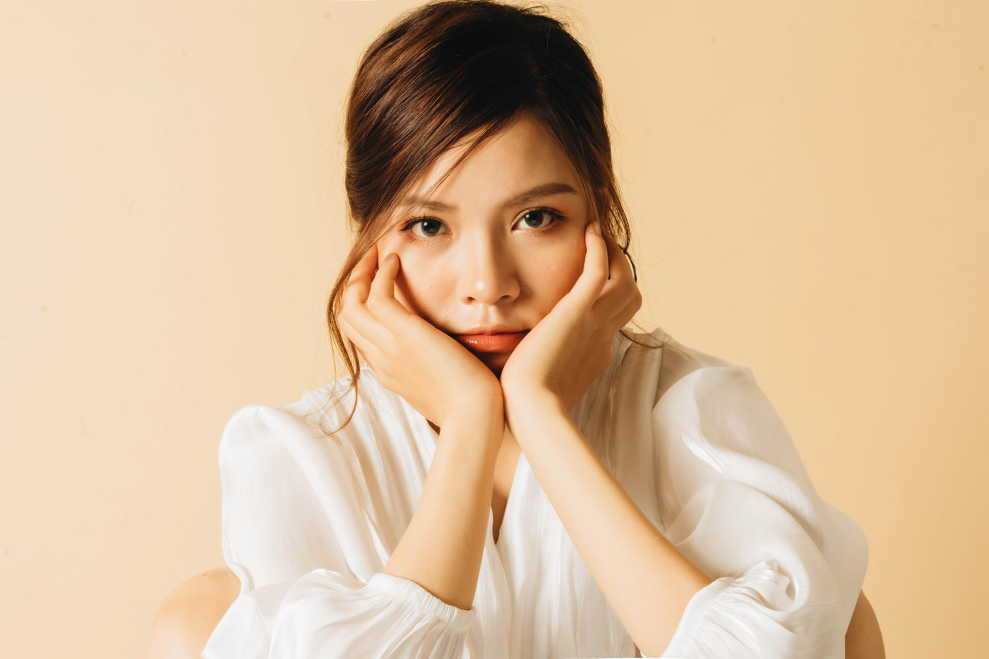 TUYẾT vẫn đang tiếp tục thực hiện những cảnh quay của mình trong "Hương vị tình thân" TUYẾT vẫn đang tiếp tục thực hiện những cảnh quay của mình trong "Hương vị tình thân"