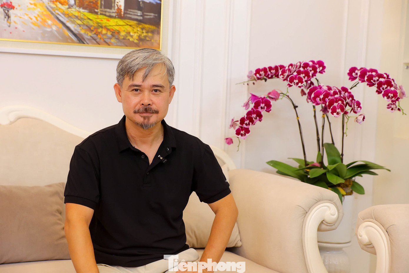 "Vai Quân cũng có lúc hèn hạ, đê tiện. Tôi nghĩ đây là vai bị ghét nhất Độc đạo. Nhiều khán giả bình luận trái chiều, có người khen, cũng có người chê Trông thế này mà cũng đóng ông trùm. Một số người so sánh tôi với những diễn viên từng thành công ở dạng vai này. Ở tuổi này, những bình luận đó không tác động đến tôi quá nhiều, chỉ mong khán giả công tâm và bình tĩnh khi nhận xét", nam diễn viên nói.