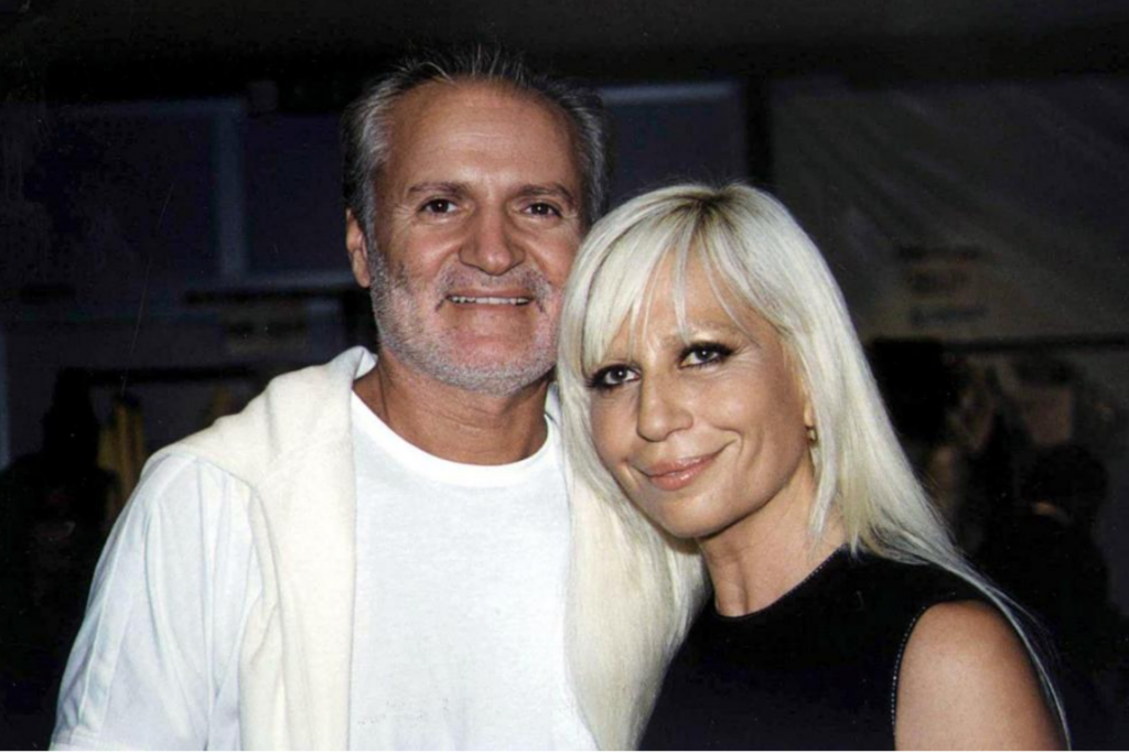 Gianni Versace và em gái.