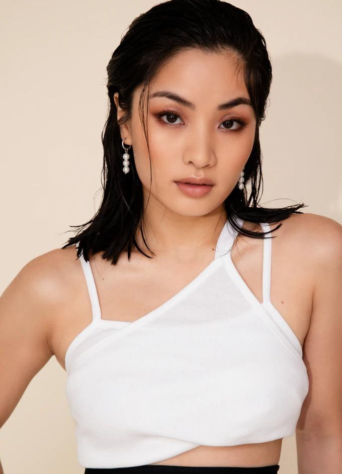 Trong lần đầu tiên tham gia thương hiệu Fast and Furious, nữ diễn viên gốc Á nhận được nhiều sự khen ngợi từ Vin Diesel - nam chính kiêm nhà sản xuất của loạt phim. Nam diễn viên cho biết bạn diễn mới của anh là một trong những diễn viên chăm chỉ nhất trên phim trường