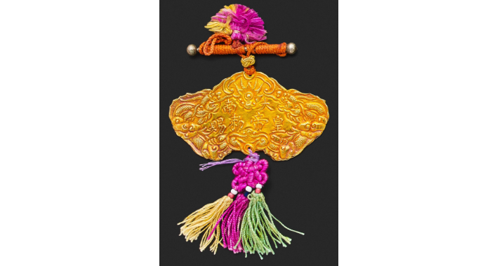 Một số kim khánh có họa tiết dập nổi. Ảnh: Drouot. Một số kim khánh có họa tiết dập nổi. Ảnh: Drouot.