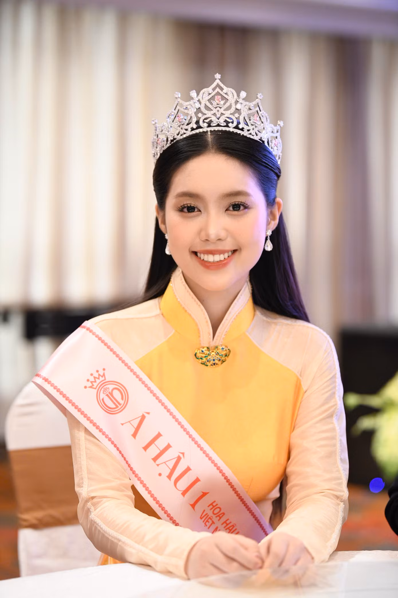 Trần Ngọc Châu Anh hiện là trợ giảng nhỏ tuổi nhất trong khoa Âm nhạc, Trường Đại học Văn hóa nghệ thuật quân đội. Ảnh: Trọng Tài.