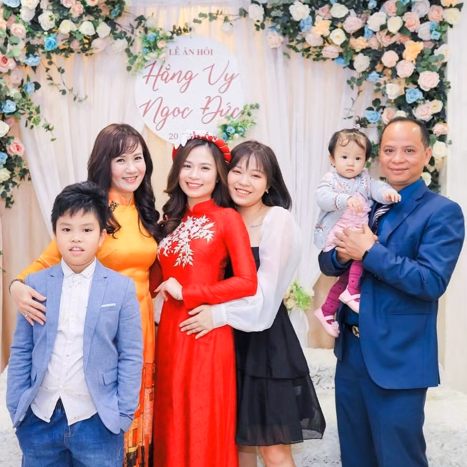 Gia đình đông con của cặp đôi nổi tiếng Gia đình đông con của cặp đôi nổi tiếng