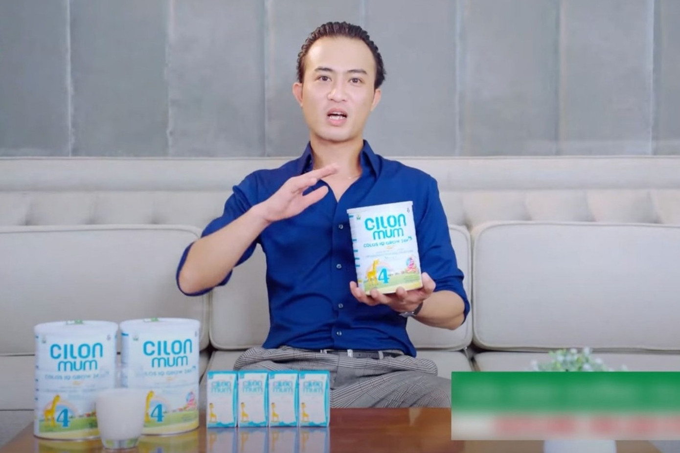 Hình ảnh Doãn Quốc Đam bên sản phẩm thuộc đường dây 573 nhãn hiệu sữa giả bị cơ quan chức năng bắt giữ, triệt phá. Hình ảnh Doãn Quốc Đam bên sản phẩm thuộc đường dây 573 nhãn hiệu sữa giả bị cơ quan chức năng bắt giữ, triệt phá.