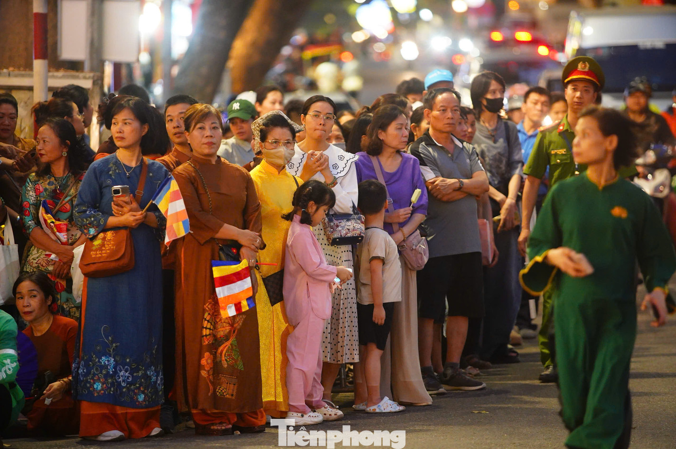 Nhiều người cho rằng việc cung rước xá lợi Đức Phật Thích Ca Mâu Ni về Việt Nam trong khuôn khổ Đại lễ Vesak Liên Hợp Quốc 2025 để nhân dân, phật tử chiêm bái và đỉnh lễ là sự kiện “nghìn năm có một”.