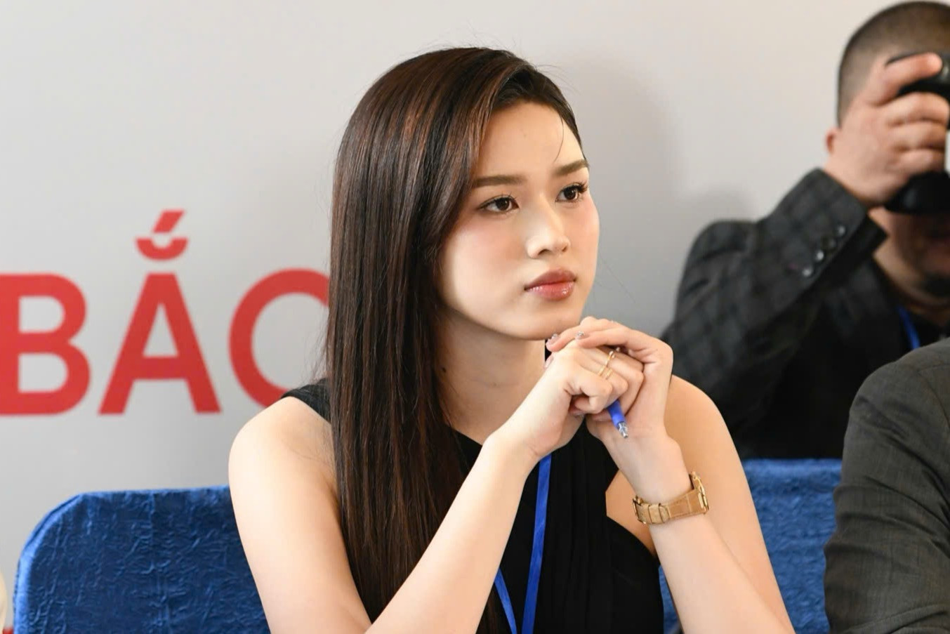 Hoa hậu Đỗ Thị Hà trầm trồ vì thí sinh Hoa hậu Việt Nam 2024 có nhan sắc ấn tượng. "Tôi vui mừng và háo hức vì thấy nhiều thí sinh có mặt từ sớm ở vòng Sơ khảo. Khi đó, tôi nhớ lại bản thân mình của hơn bốn năm trước, cũng là thí sinh dự thi", Đỗ Thị Hà nói. Cô gửi lời chúc tới các thí sinh Hoa hậu Việt Nam 2024.