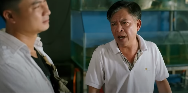 Hiếu gặp khó khăn khi đi giao hàng. Ảnh: CMH. Hiếu gặp khó khăn khi đi giao hàng. Ảnh: CMH.