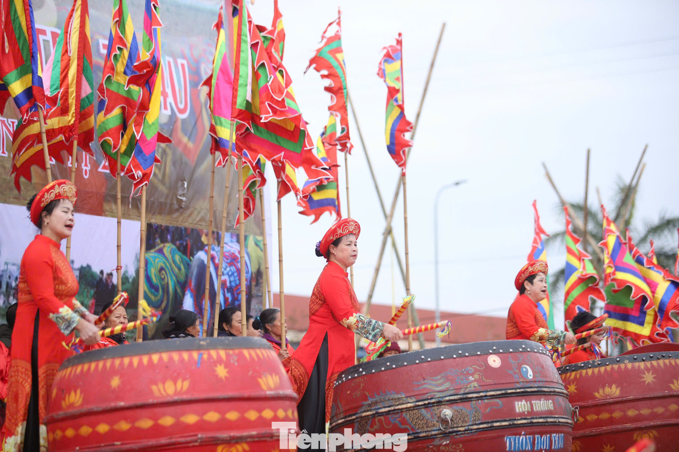 Theo sử sách, mùa xuân năm Đinh Hợi (tức năm 987), vua Lê Đại Hành chọn vùng đất Đọi Sơn để tổ chức lễ Tịch điền, nhằm khuyến khích, nhắc nhở thần dân coi trọng, chăm lo sản xuất nông nghiệp. Từ năm 2009, lễ hội Tịch điền Đọi Sơn được phục dựng ngay trên khu ruộng dưới chân núi Đọi. Đây là nơi vua Lê Đại Hành đi những sá cày đầu xuân cho nhân dân vào vụ mới.