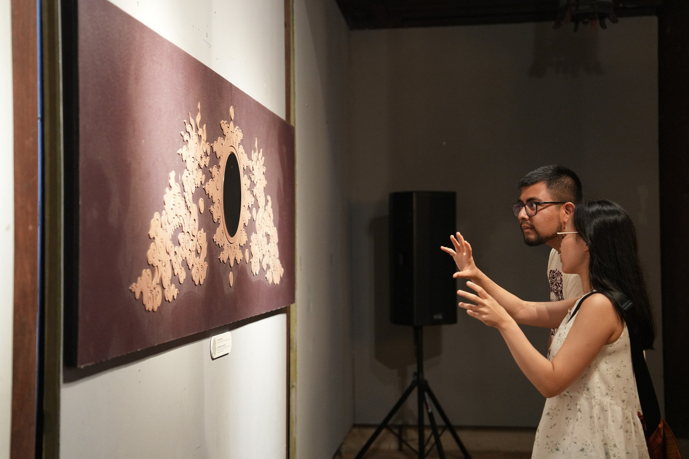 Trong số các hoa văn và họa tiết được sử dụng để trang trí trên trán bia và diềm bia Tiến sĩ, hình tượng rồng luôn nằm ở vị trí trang trọng. Trong số các hoa văn và họa tiết được sử dụng để trang trí trên trán bia và diềm bia Tiến sĩ, hình tượng rồng luôn nằm ở vị trí trang trọng.