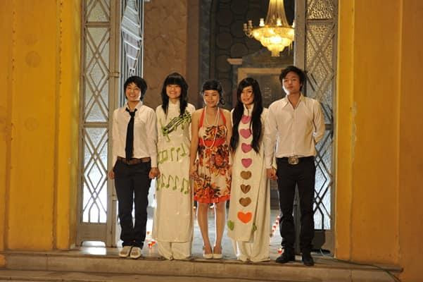 "Bộ tứ 10A8" là bộ phim đình đám dành cho lứa tuổi teen, có sức hút lớn đối với khán giả là những cô cậu học sinh cấp 2, cấp 3 lúc bấy giờ "Bộ tứ 10A8" là bộ phim đình đám dành cho lứa tuổi teen, có sức hút lớn đối với khán giả là những cô cậu học sinh cấp 2, cấp 3 lúc bấy giờ