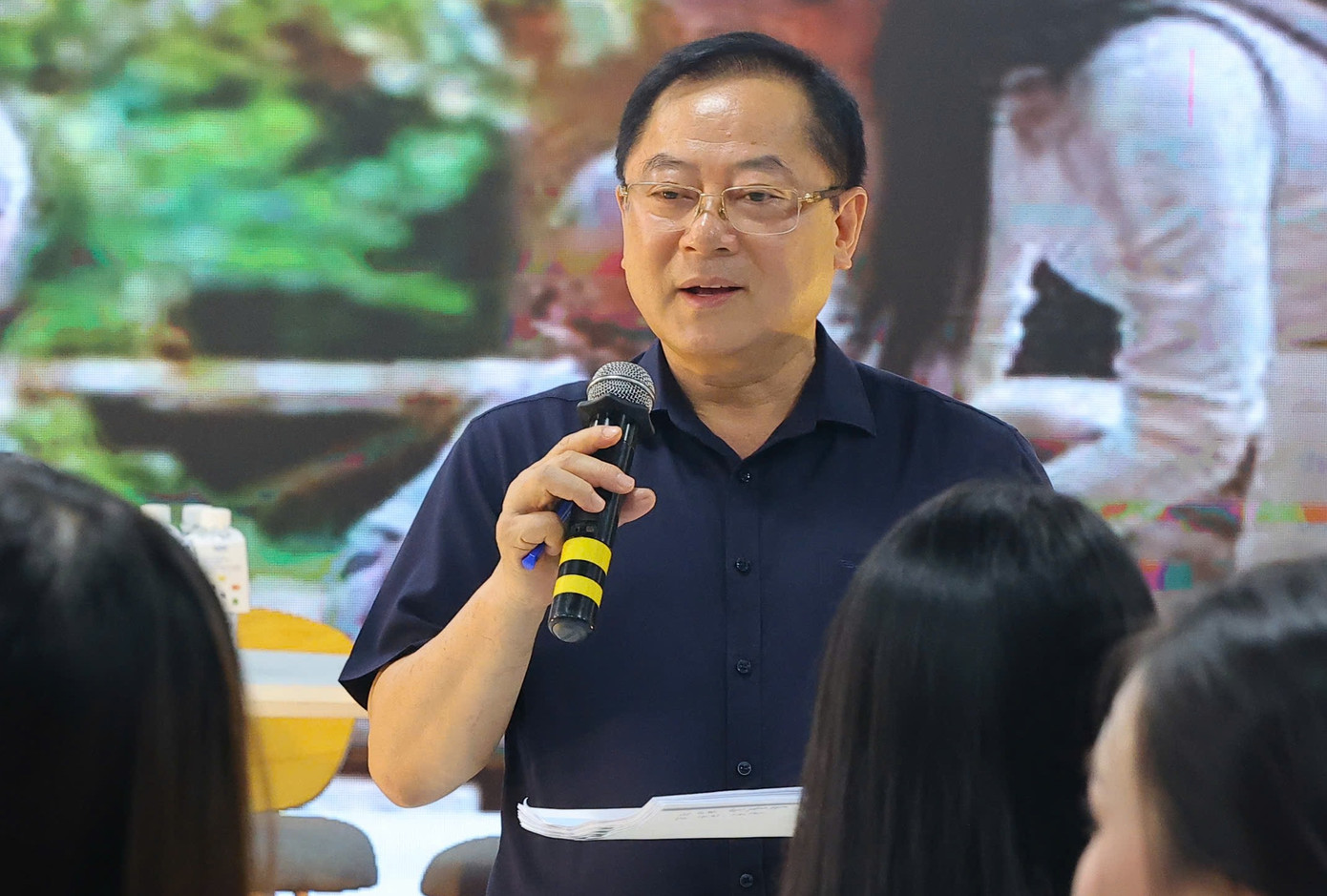 Nhà báo Lê Xuân Sơn - nguyên Tổng biên tập báo Tiền Phong - cố vấn Hoa hậu Việt Nam 2024 là vị khách đặc biệt của buổi đào tạo.