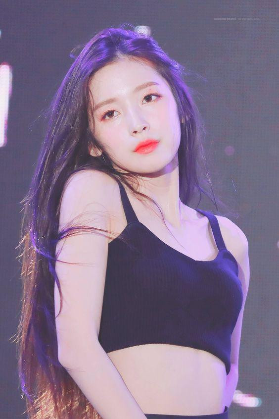 Nhan sắc ngọt ngào nhưng không kém phần quyến rũ của người đẹp 9x