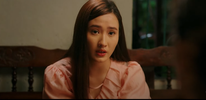 Nhung đến xin lỗi Hoài. Ảnh: CMH. Nhung đến xin lỗi Hoài. Ảnh: CMH.